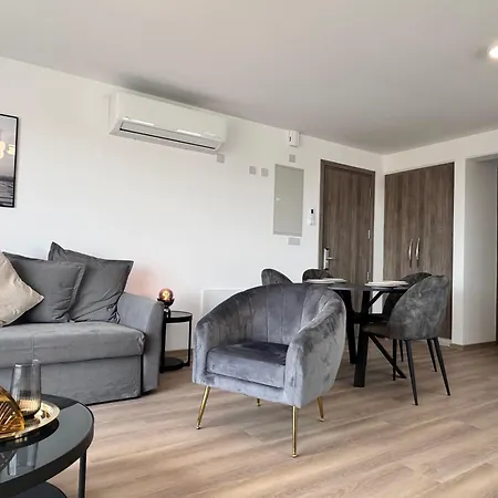 Apartament Hall
